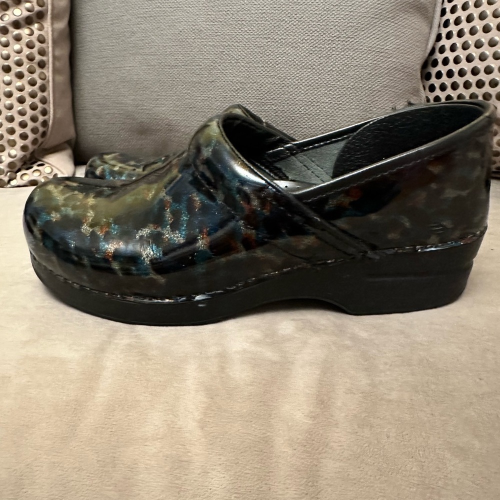 Gently used Dansko clog nurse shoes size 10 (40). Blue leopard glossy patent - Picture 4 of 5